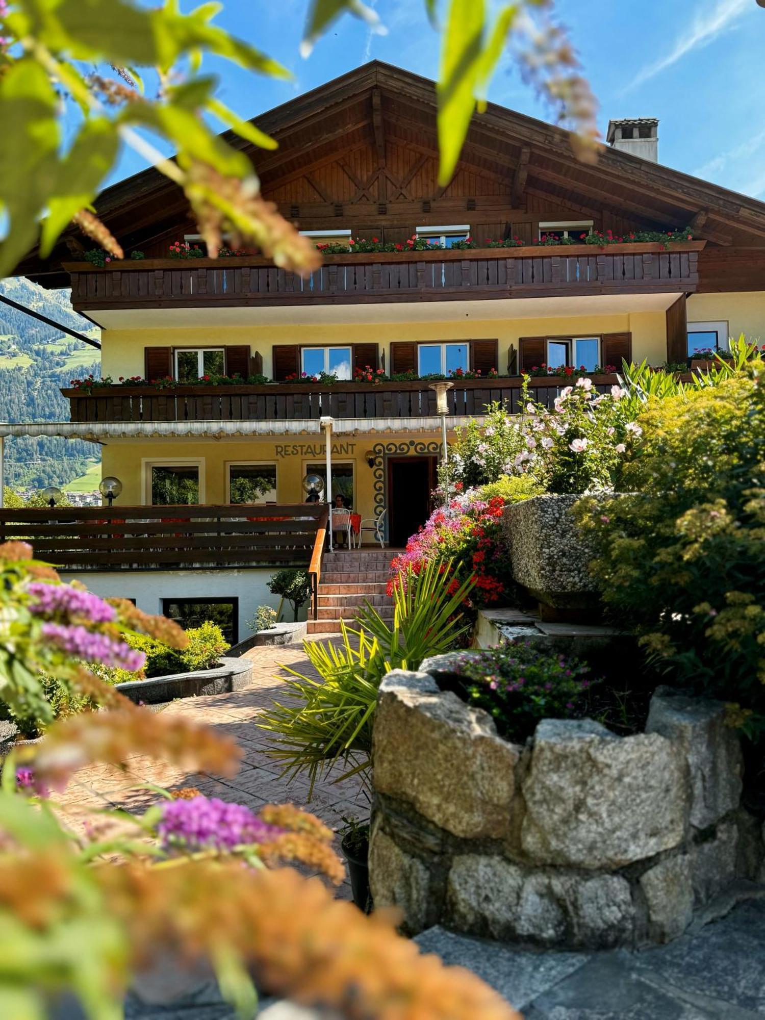 Hotel Klotz San Leonardo in Passiria Exterior photo